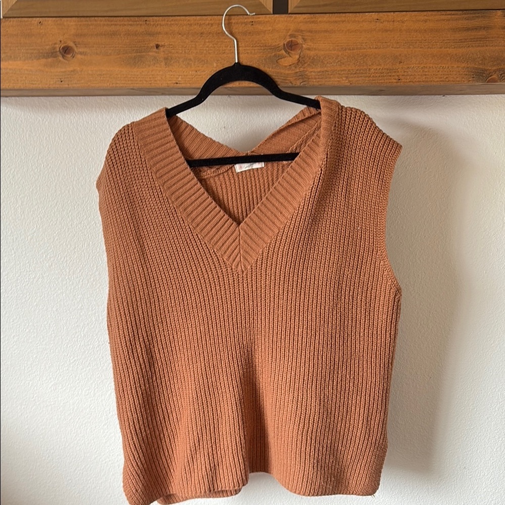 Amazon Essentials Tan V-Neck Sweater